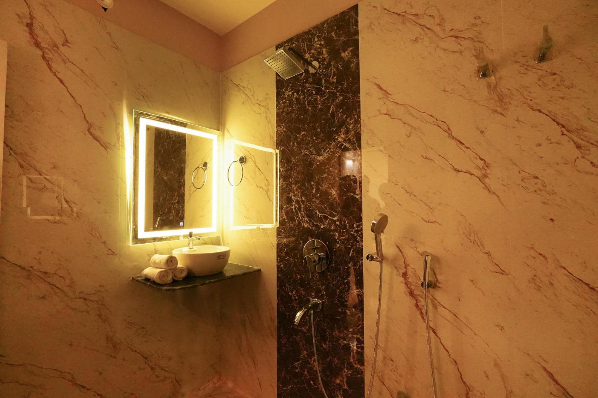 פאטנה Hotel Rj מראה חיצוני תמונה